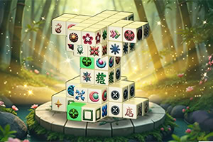Torre di tessere Mahjong in una foresta incantata