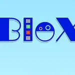 Logo blu e colorato con la parola Biox su sfondo azzurro