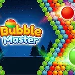 Screenshot di un gioco chiamato Bubble Master con sfere colorate e un paesaggio notturno