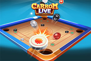Tavolo di carrom in legno con dischi bianchi e neri in movimento, colpiti verso le buche, e unesplosione al centro del tavolo