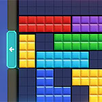 Schermata di un videogioco di puzzle con blocchi colorati e frecce direzionali