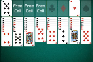 Gioco di carte Solitario FreeCell con tavolo verde e disposizione delle carte iniziata