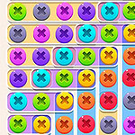 Schermata di gioco di puzzle con piastrelle colorate e simboli a forma di X
