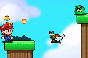 Personaggio di videogioco in stile cartoon con corona che lancia una palla di fuoco verso un gufo verde su piattaforme fluttuanti