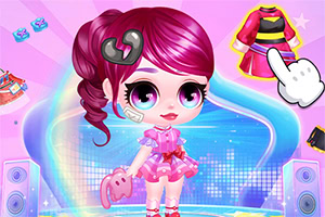 Ragazzina stile cartoon con capelli rosa su un palco colorato, circondata da luci, altoparlanti e un cursore che indica un vestito