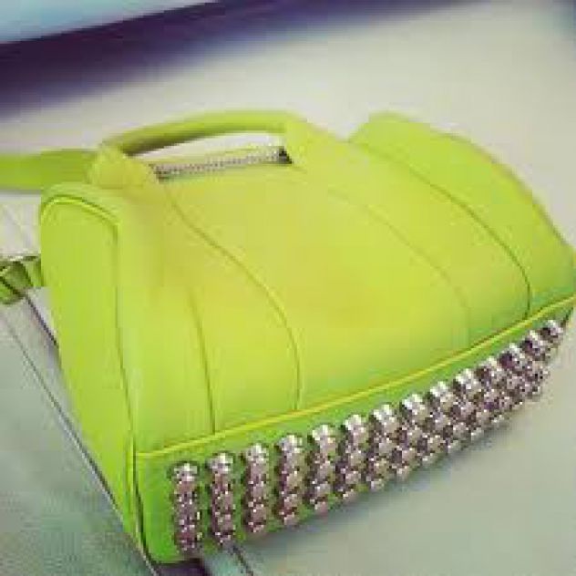 I love green on bags!!